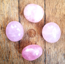 Load image into Gallery viewer, Rose quartz (tumbled, large)