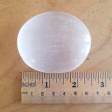 Load image into Gallery viewer, Selenite palm stones