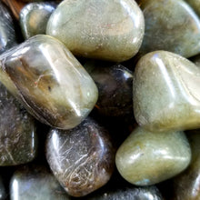 Load image into Gallery viewer, Labradorite (tumbled)