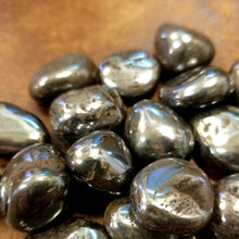 Load image into Gallery viewer, Hematite (tumbled)