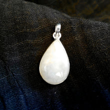 Load image into Gallery viewer, Rainbow moonstone pendant