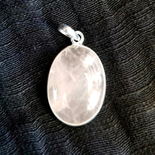 Load image into Gallery viewer, Rose quartz pendant