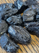 Load image into Gallery viewer, Black tourmaline (tumbled)