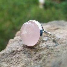 Load image into Gallery viewer, Rose quartz ring (size 9)

