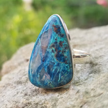 Load image into Gallery viewer, Shattuckite ring (size 11)
