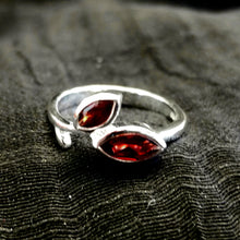 Load image into Gallery viewer, Garnet ring (size 7.5)
